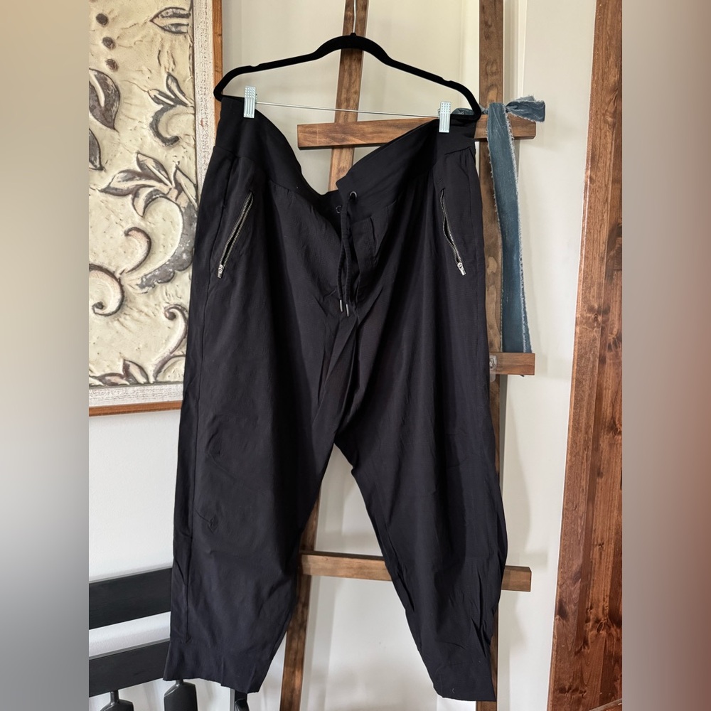 Athleta North Trekkie Joggers with Zipper Pockets Sz 24